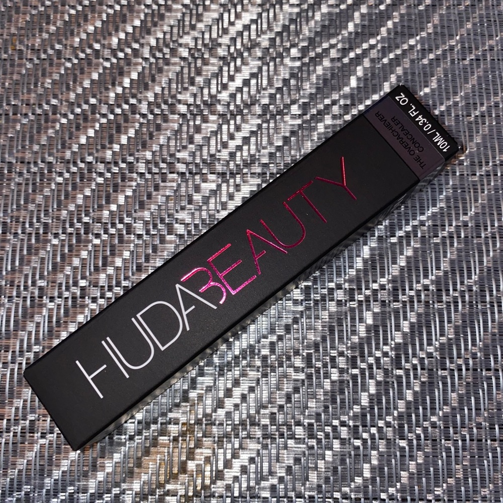 Huda Beauty  concealer